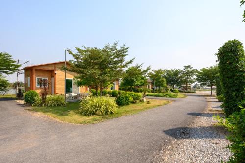 beung sampathuan nakornchaisri resort