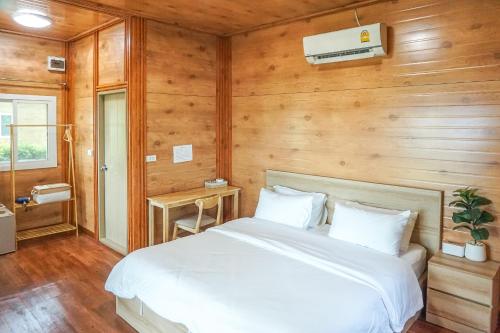 beung sampathuan nakornchaisri resort