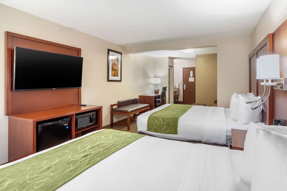 comfort suites omaha east council bluffs