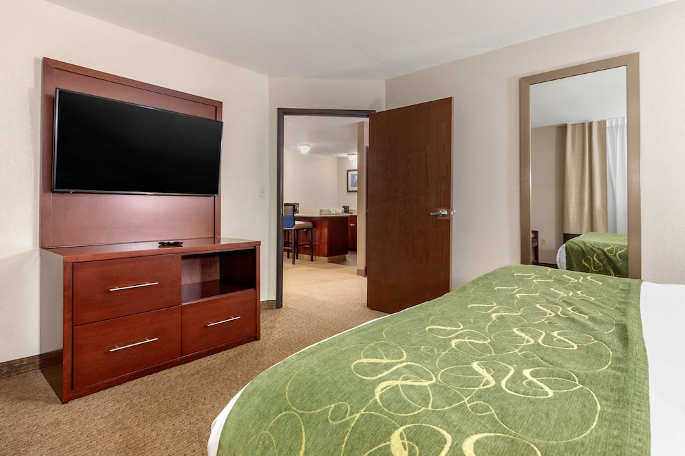 comfort suites omaha east council bluffs