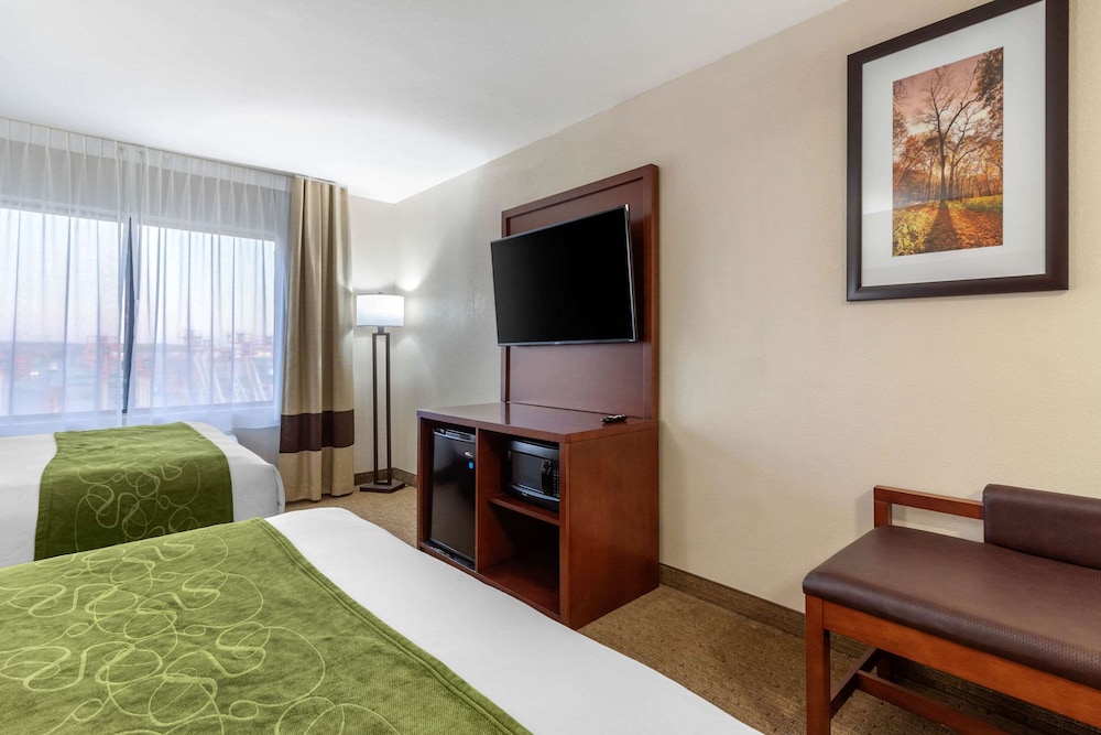 comfort suites omaha east council bluffs