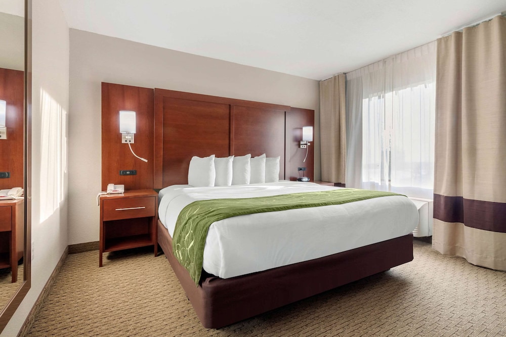 comfort suites omaha east council bluffs