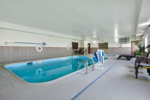 comfort suites omaha east council bluffs