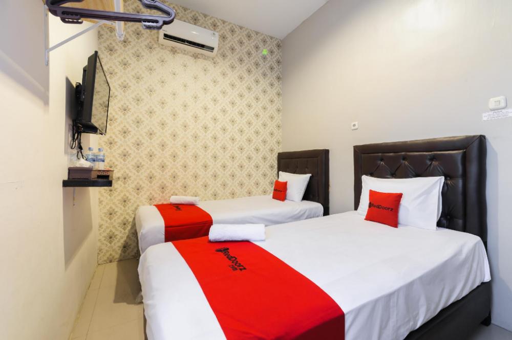 reddoorz near waterpark citra garden medan