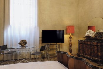 palazzo guazzoni zaccaria