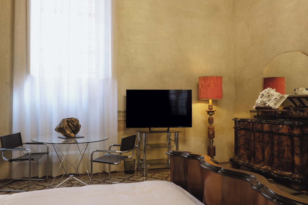 palazzo guazzoni zaccaria