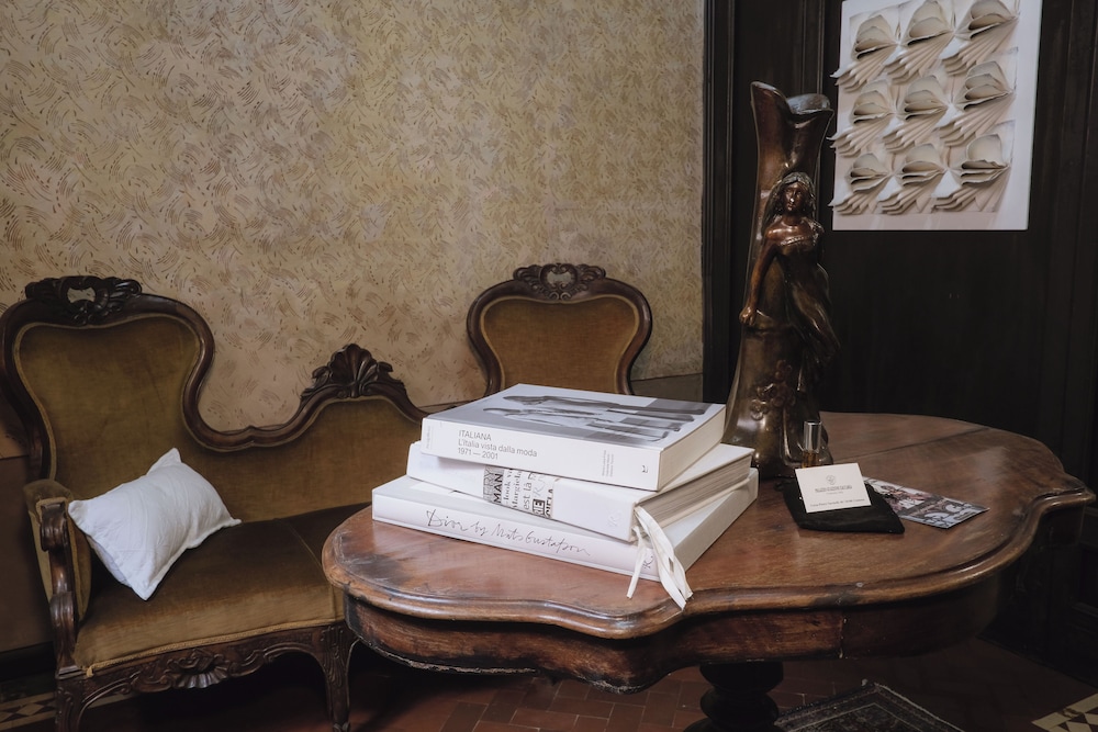 palazzo guazzoni zaccaria