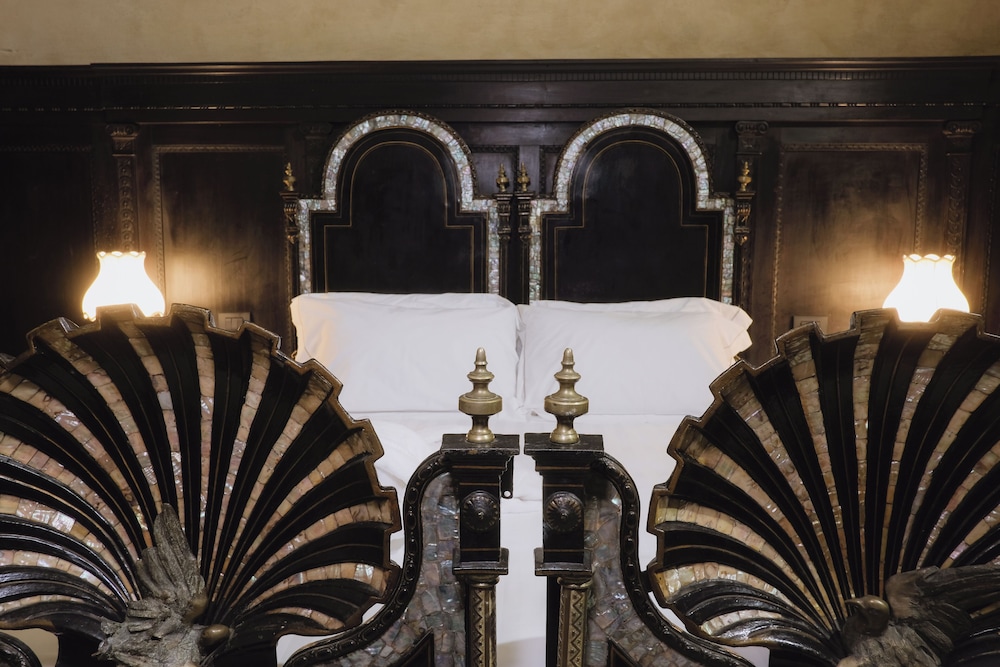 palazzo guazzoni zaccaria