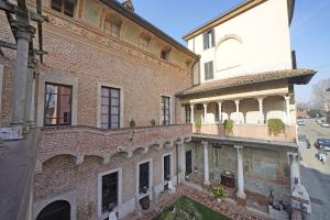 palazzo guazzoni zaccaria