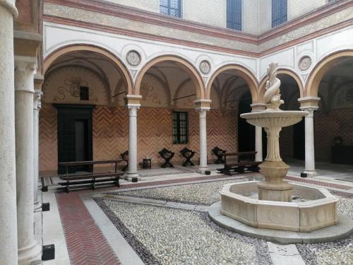 palazzo guazzoni zaccaria