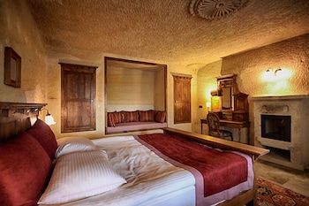 1811 cave hotel