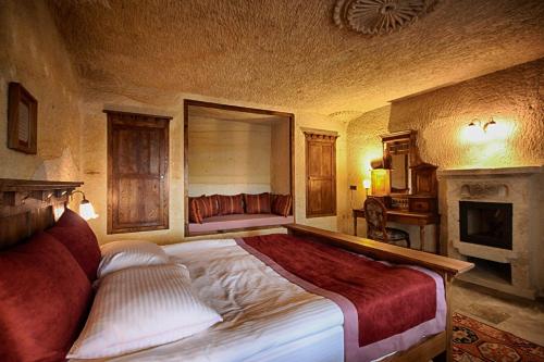 1811 cave hotel