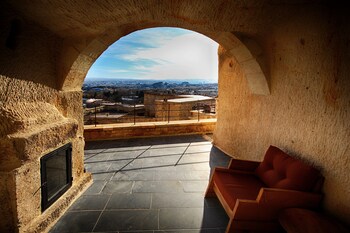 1811 cave hotel
