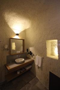 1811 cave hotel