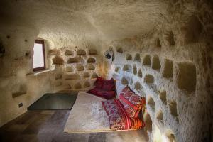 1811 cave hotel