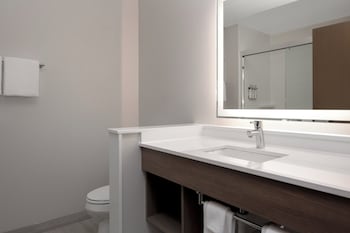Holiday Inn Express And Suites Alton St Louis Area,United States Of America>>Alton,2.5 star