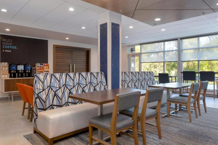 holiday inn express and suites alton st louis area