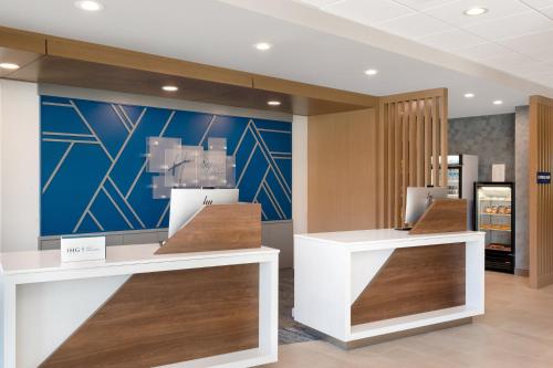 holiday inn express and suites alton st louis area