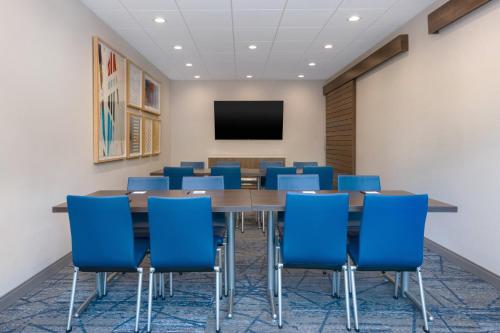 holiday inn express and suites alton st louis area