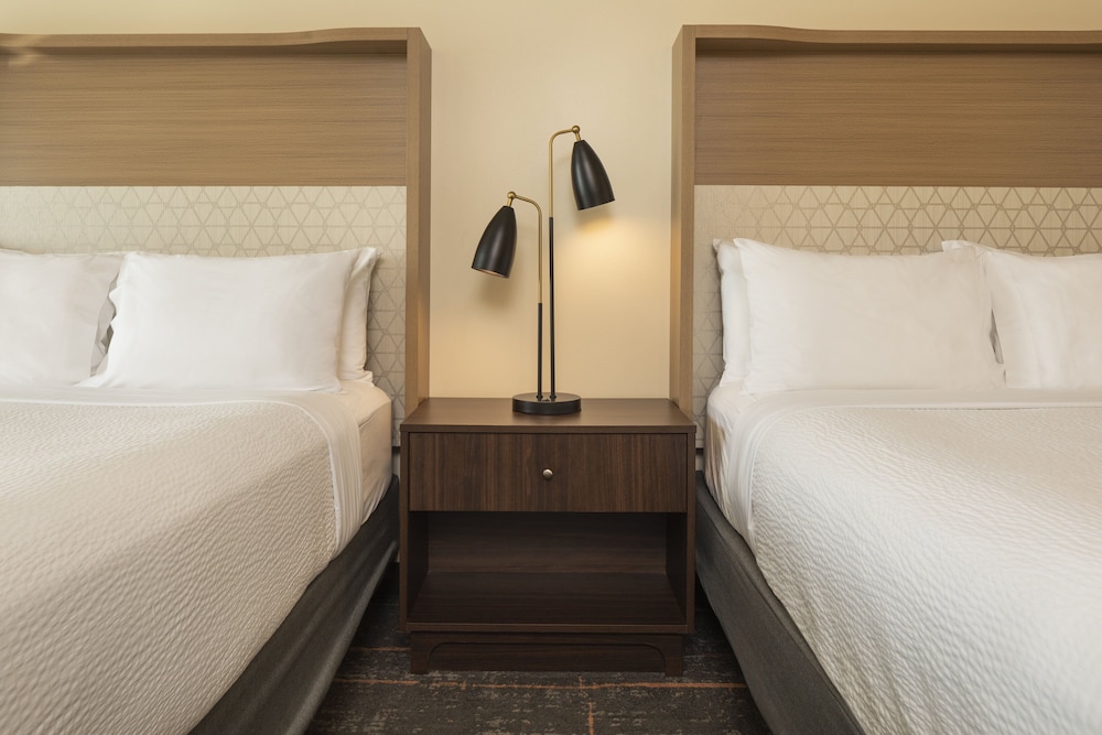 holiday inn hotel and suites maple grove nw mpls a