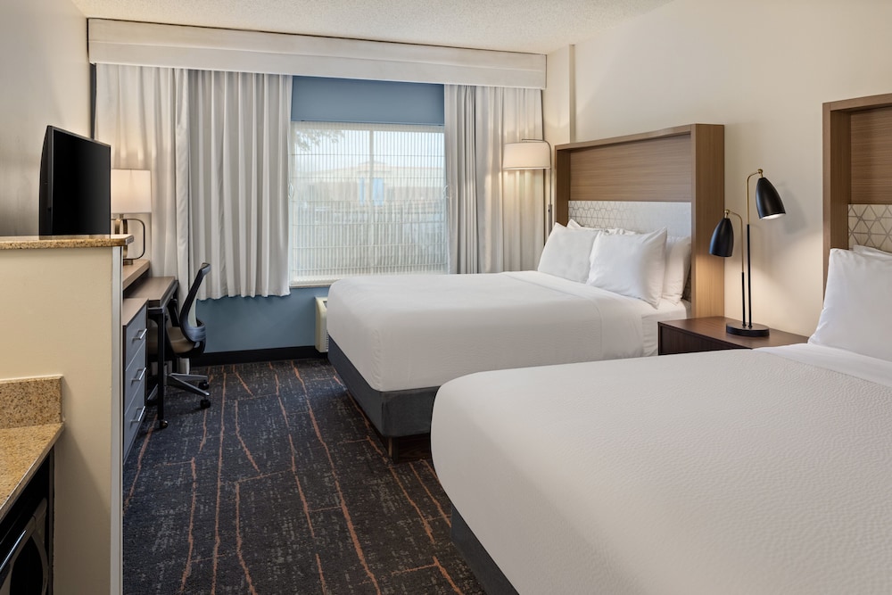 holiday inn hotel and suites maple grove nw mpls a