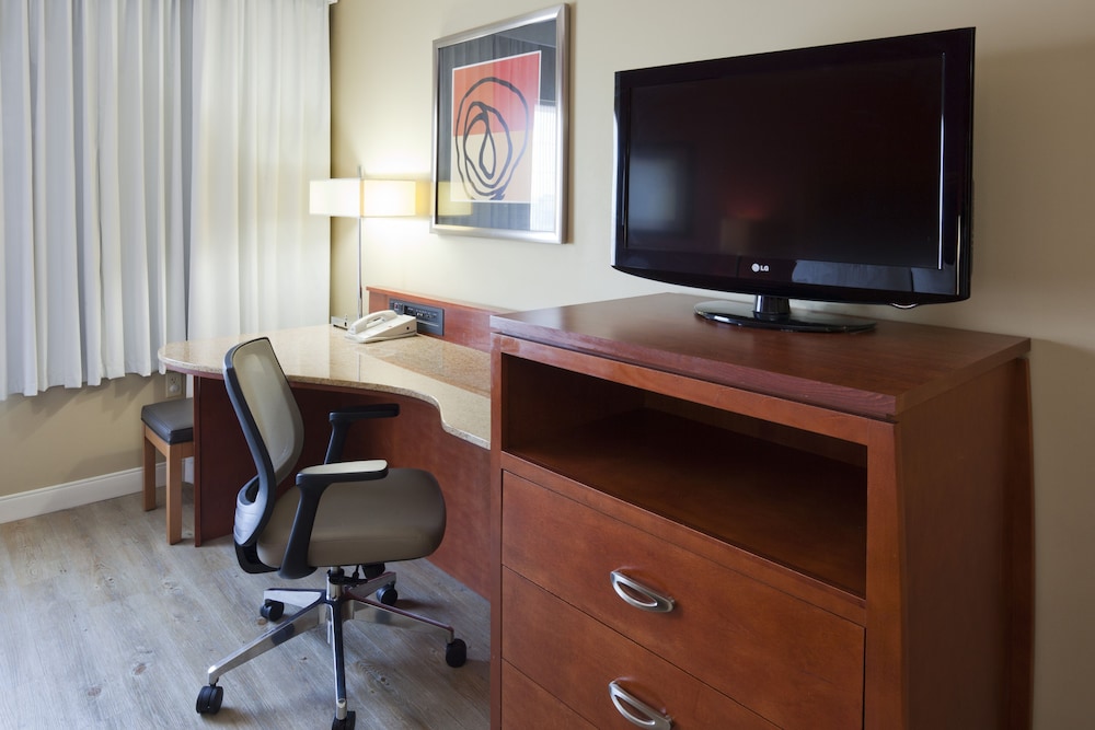holiday inn hotel and suites maple grove nw mpls a