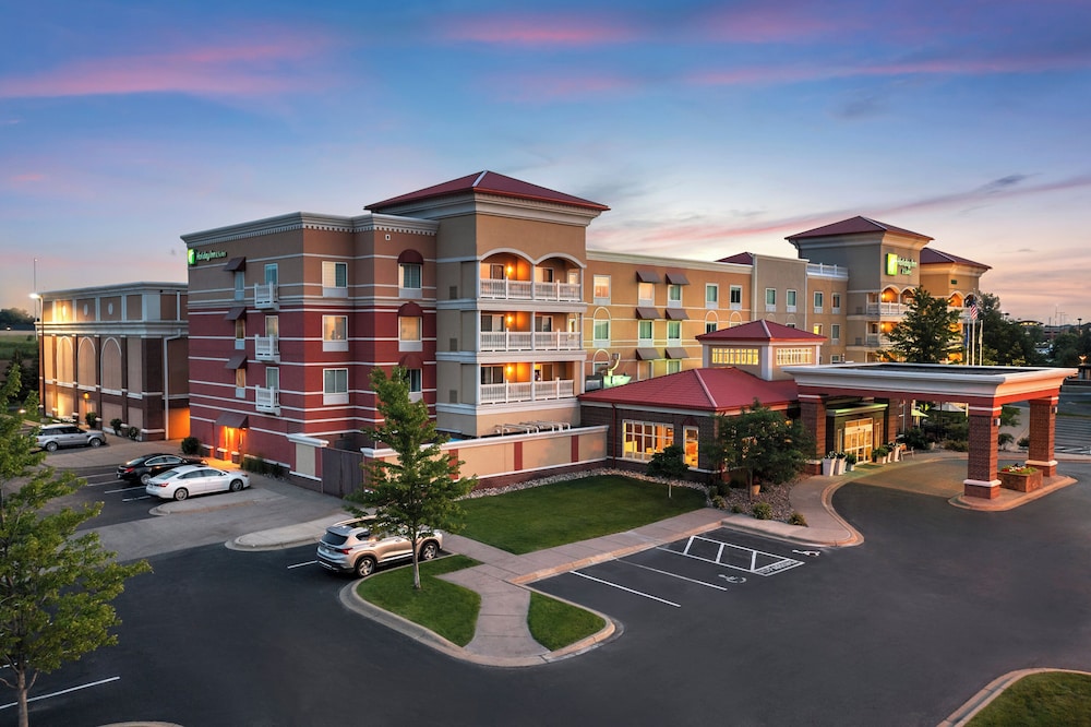 holiday inn hotel and suites maple grove nw mpls a