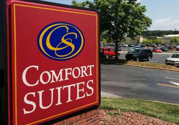 comfort suites outlet center