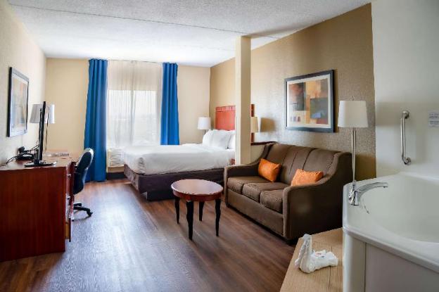 comfort suites outlet center