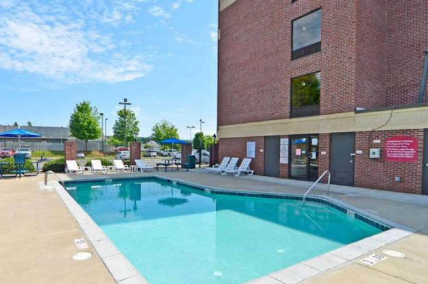 comfort suites outlet center