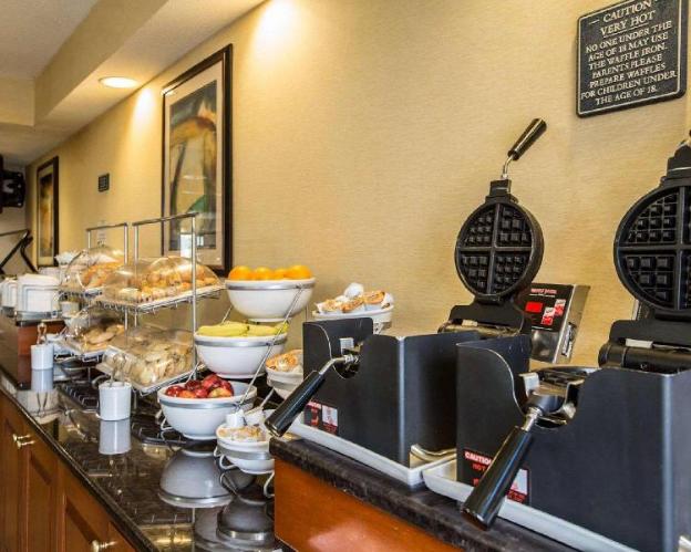 comfort suites outlet center