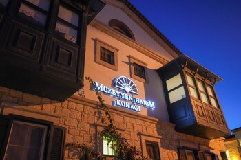 muzeyyen hanim konagi alacati