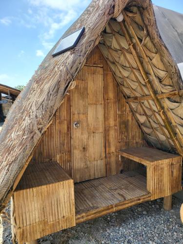 calatagans bahay kubo with beach access