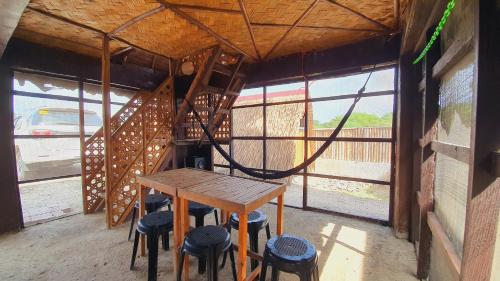 calatagans bahay kubo with beach access
