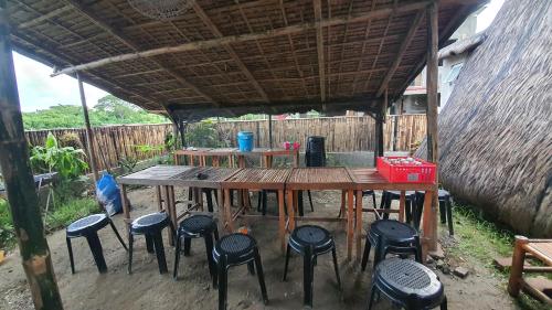 calatagans bahay kubo with beach access