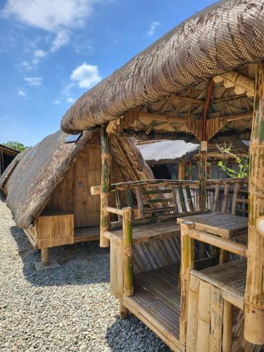 calatagans bahay kubo with beach access