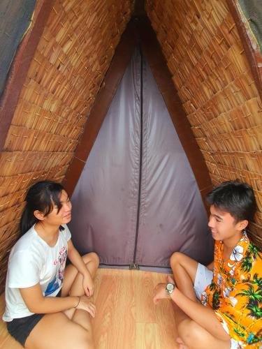 calatagans bahay kubo with beach access