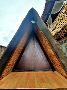 calatagans bahay kubo with beach access