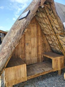 calatagans bahay kubo with beach access