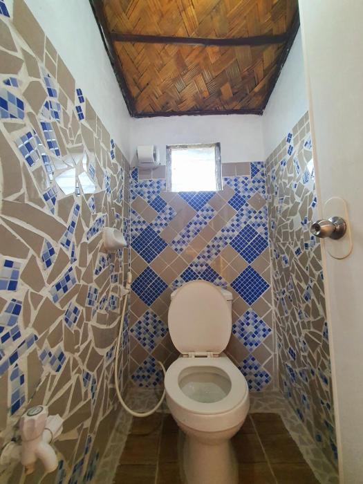 calatagans bahay kubo with beach access