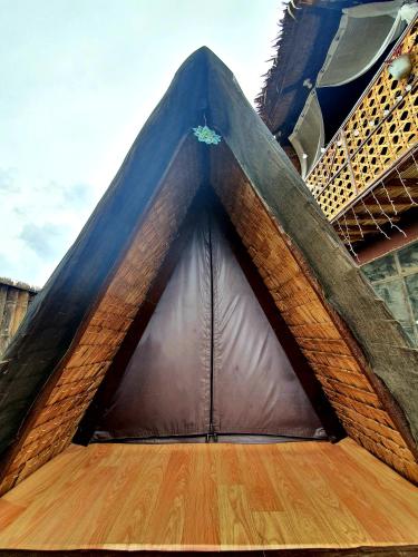 calatagans bahay kubo with beach access