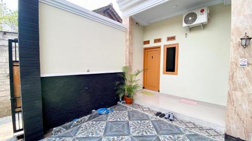 madina guest house syariah near gembira loka zoo yogyakarta mitra reddoorz