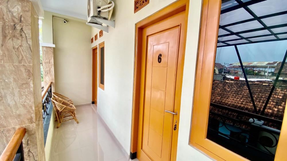 madina guest house syariah near gembira loka zoo yogyakarta mitra reddoorz