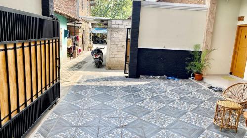 madina guest house syariah near gembira loka zoo yogyakarta mitra reddoorz