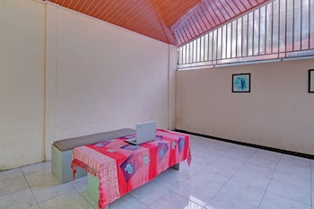 oyo 92872 swakarya guest house