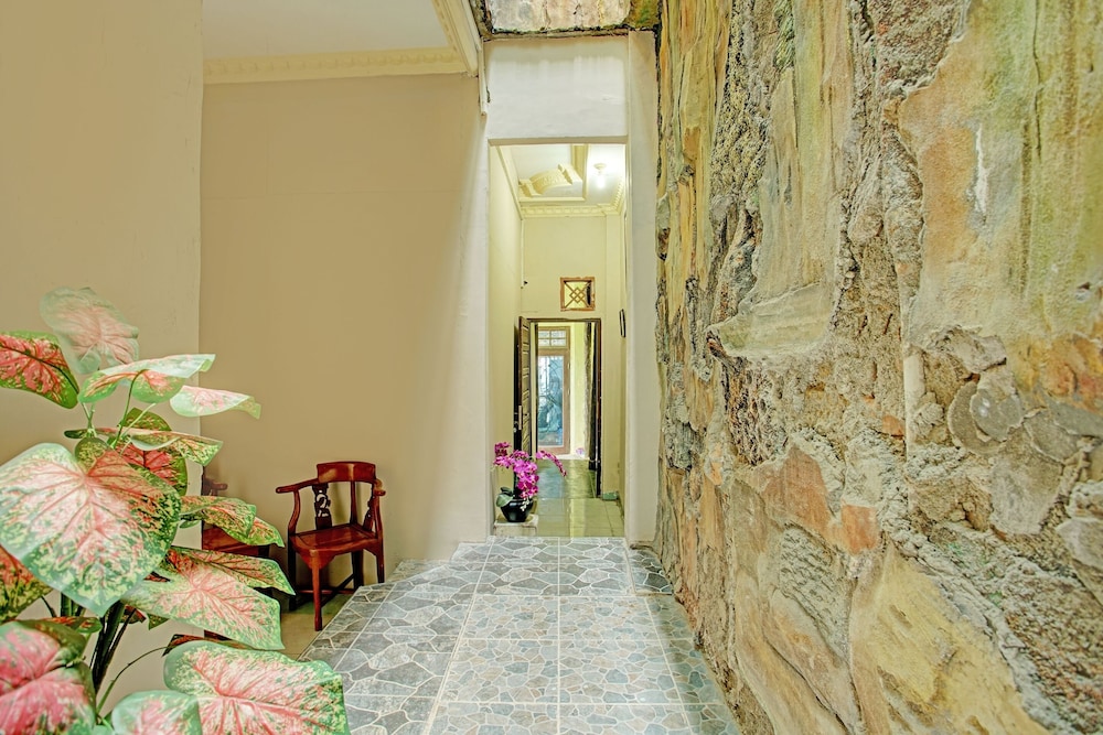 spot on 92905 sutomo residence syariah