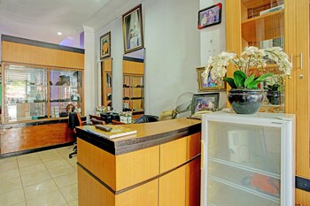 spot on 92905 sutomo residence syariah