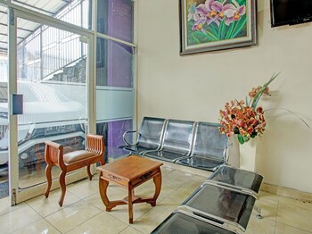 spot on 92905 sutomo residence syariah