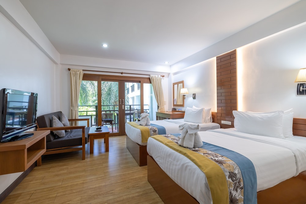 phuket meet holiday hotel