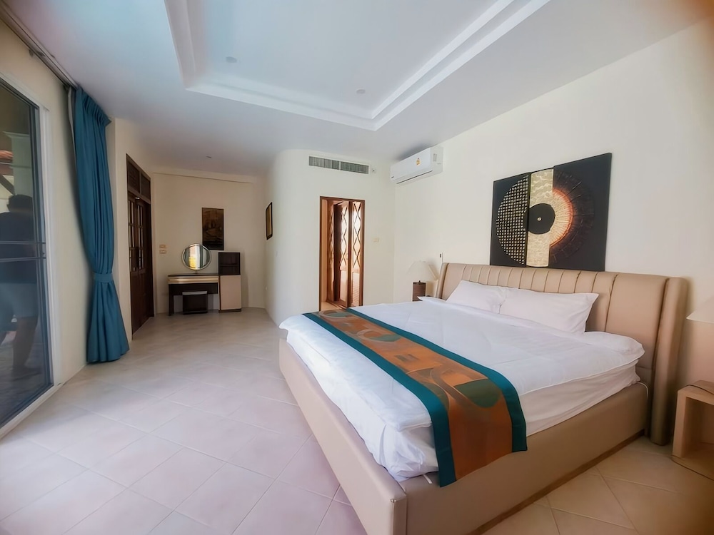 phuket meet holiday hotel